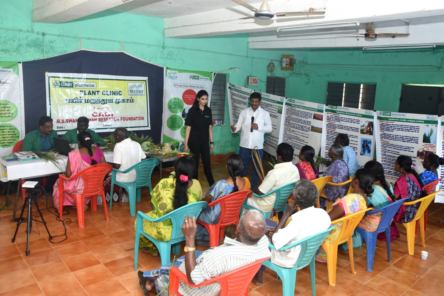 CABI representative visited the plant clinic session at Pudukkottai, Tamil Nadu